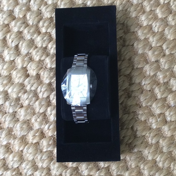 NWOT NIB Tourneau Ladies Stainless Silver Watch - Picture 2 of 3